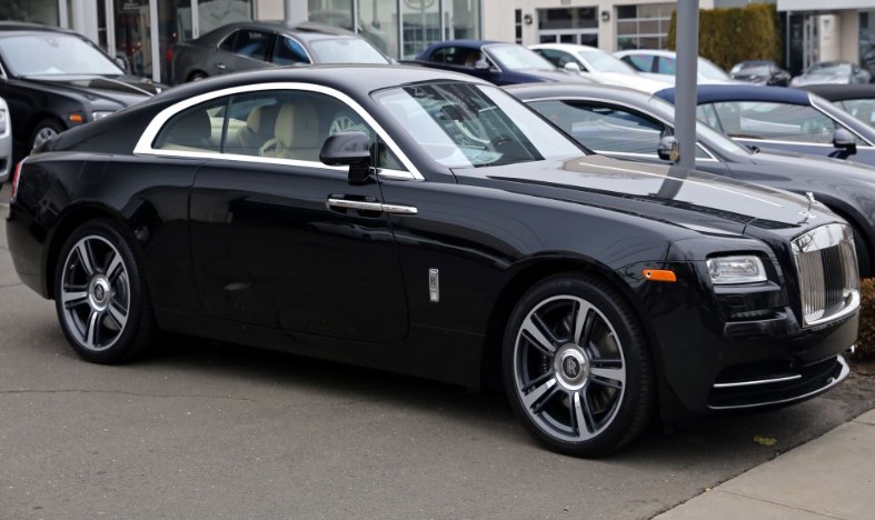 Making Your Dream Vacation a Reality With a Rolls Royce Rental